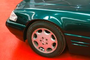 Image 18/50 of Mercedes-Benz SL 320 (1995)