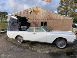 Bild 4/50 von Lincoln Continental Convertible (1966)