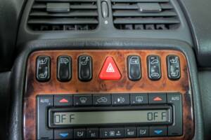 Image 25/50 of Mercedes-Benz CLK 430 (1999)