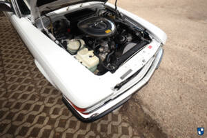 Image 17/85 of Mercedes-Benz 560 SL (1986)