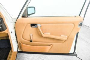 Image 32/50 of Mercedes-Benz 300 D (1980)