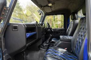 Image 32/43 of Land Rover Defender 90 (2010)