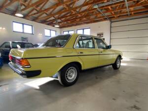 Bild 39/71 von Mercedes-Benz 250 (1979)