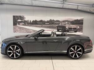 Image 2/22 of Bentley Continental GTC V8 S (2017)