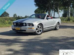 Image 1/38 of Ford Mustang V6 (2006)