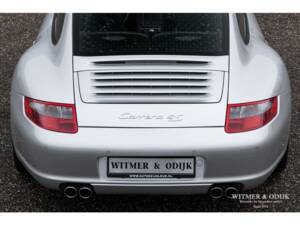 Bild 12/31 von Porsche 911 Carrera 4S (2006)