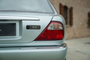 Image 26/50 de Jaguar XJ 8 Sovereign (1997)