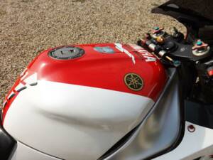 Image 25/50 of Yamaha YZF 1000 R1 (1998)