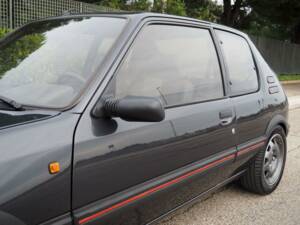 Afbeelding 50/50 van Peugeot 205 GTi 1.9 (1988)