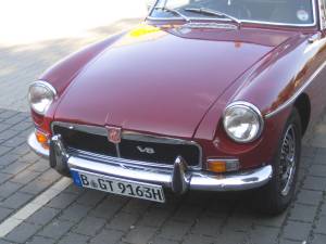 Image 8/9 of MG MGB GT V8 (1974)