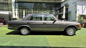 Image 12/71 of Mercedes-Benz 240 D (1980)
