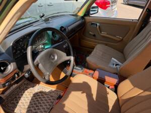 Bild 6/18 von Mercedes-Benz 200 (1983)
