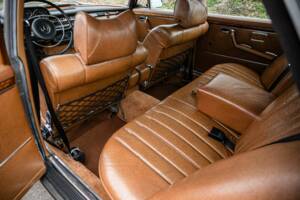 Image 34/36 of Mercedes-Benz 300 SEL 6.3 (1970)