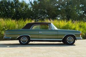 Bild 5/50 von Mercedes-Benz 220 SE b (1964)