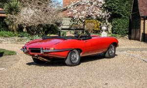 Image 3/41 de Jaguar E-Type (1968)
