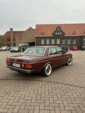 Bild 5/11 von Mercedes-Benz 230 E (1982)