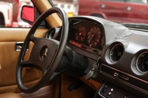 Bild 36/54 von Mercedes-Benz 250 T (1979)