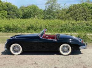 Image 2/12 of Jaguar XK 150 OTS (1958)