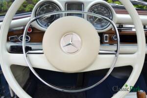 Bild 26/50 von Mercedes-Benz 280 SE 3,5 (1971)