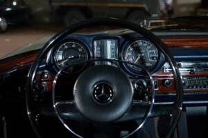 Image 90/91 of Mercedes-Benz 280 SE (1970)