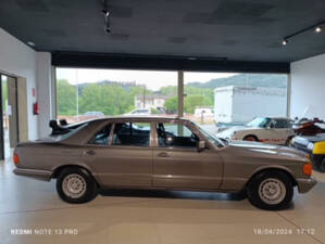 Imagen 6/27 de Mercedes-Benz 500 SEL (1986)
