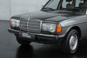 Image 5/49 of Mercedes-Benz 230 TE (1981)