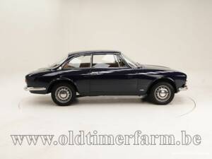 Image 6/15 de Alfa Romeo 1750 GT Veloce (1969)
