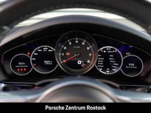 Obraz 11/29 pojazdu Porsche Cayenne E-Hybrid (2022)