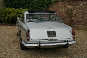 Image 17/50 of Ferrari 250 GT/E (1964)