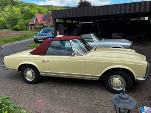 Image 2/7 of Mercedes-Benz 250 SL (1968)