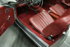 Image 11/50 of Mercedes-Benz 250 SL (1968)