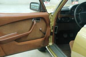 Image 23/50 de Mercedes-Benz 280 SE (1975)