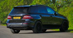 Image 12/49 of Mercedes-Benz ML 63 AMG (2013)