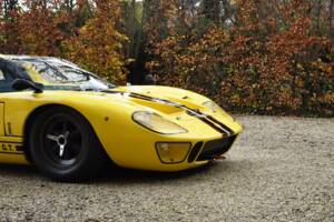 Image 14/31 of Ford GT40 (1965)
