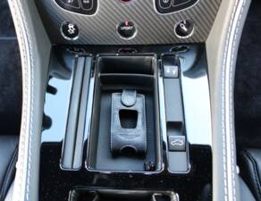 Bild 35/47 von Aston Martin DB 9 GT &quot;Bond Edition&quot; (2015)