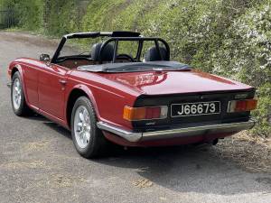 Immagine 4/10 di Triumph TR 6 PI (1975)