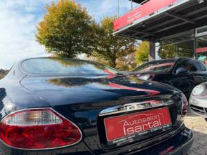 Image 5/35 of Jaguar XK8 4.0 (2002)