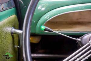 Image 11/43 of Morris Minor 1000 Traveller (1965)