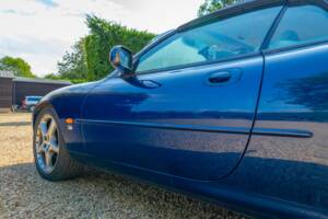 Image 27/50 of Jaguar XKR (2000)