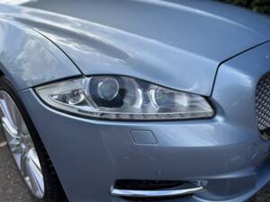 Image 25/50 of Jaguar XJ 5.0 (2011)