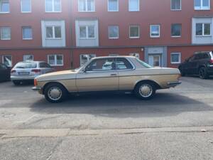 Image 1/20 de Mercedes-Benz 280 CE (1981)