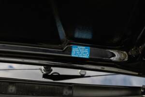 Image 34/108 de Porsche 911 Carrera 3.2 (1989)