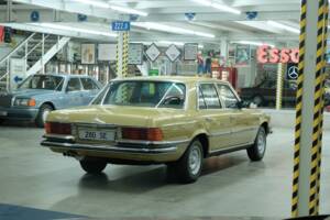Image 11/50 de Mercedes-Benz 280 SE (1975)