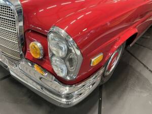 Image 18/36 of Mercedes-Benz 280 SE (1969)