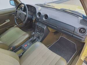 Bild 30/49 von Mercedes-Benz 200 (1979)
