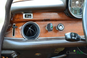Image 34/49 of Mercedes-Benz 280 SE 3,5 (1972)