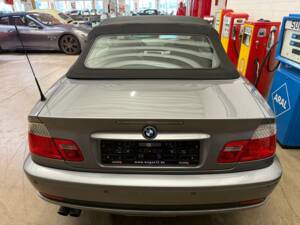 Image 13/19 of BMW 330Ci (2003)