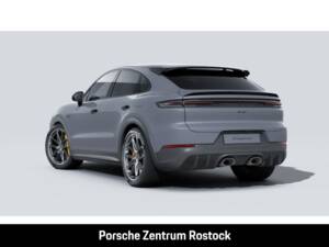 Imagen 3/14 de Porsche Cayenne Coupé Turbo S E-Hybrid (2026)