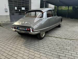 Image 3/8 of Citroën DS 19 Pallas (1964)