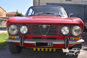 Image 2/42 de Alfa Romeo 2000 GTV (1971)